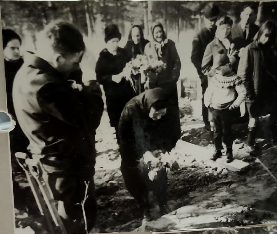 Vesan hautajaiset huhtikuussa 1965